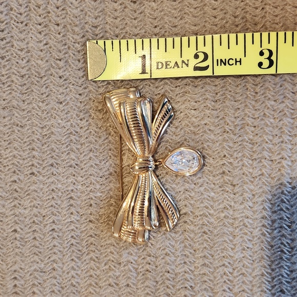 Swarovski Swan Gold Tone Clear Crystal Bow Ribbon Teardrop Brooch Pin - Picture 7 of 7